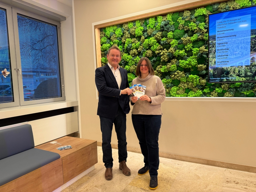 Freuen sich über interessierte Bürgerinnen und Bürger: Günther Uhrmeister (Amtsleitung Kreisjugendamt) und Alexandra Hahnas (Fachberatung Vormundschaften, Kreis Paderborn, v.l.). © Kreis Paderborn, Melina Sohlich